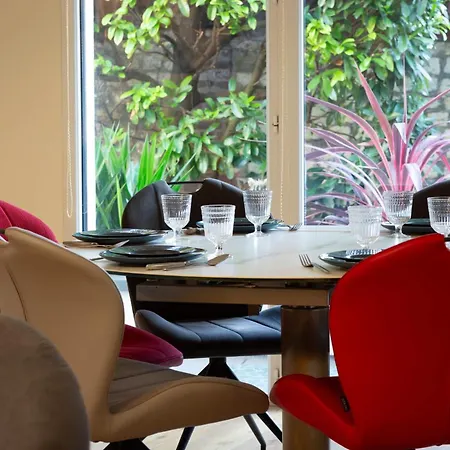 Annick Joli Avec Parking Et Jardin *